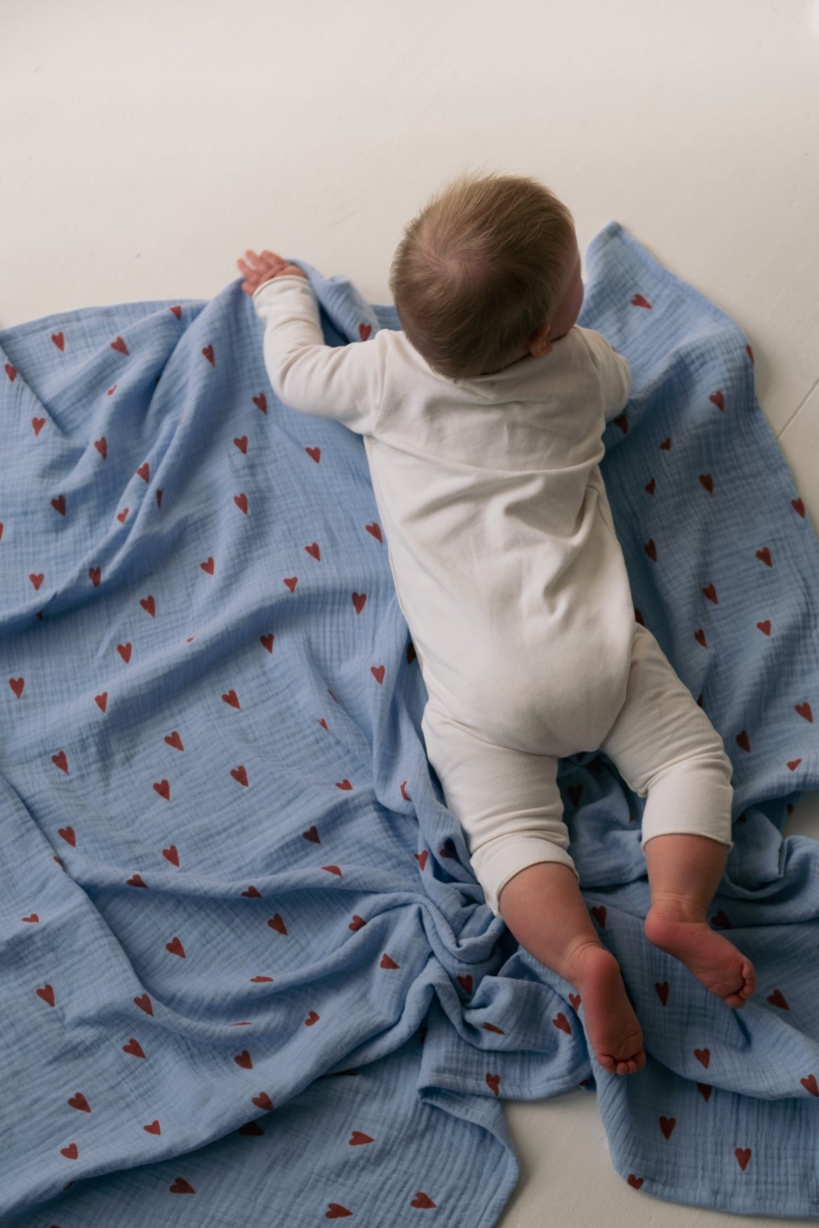 Pearls and Swines Studio Noos - Swaddle Large - Light Blue Hearts - Pearls & Swines