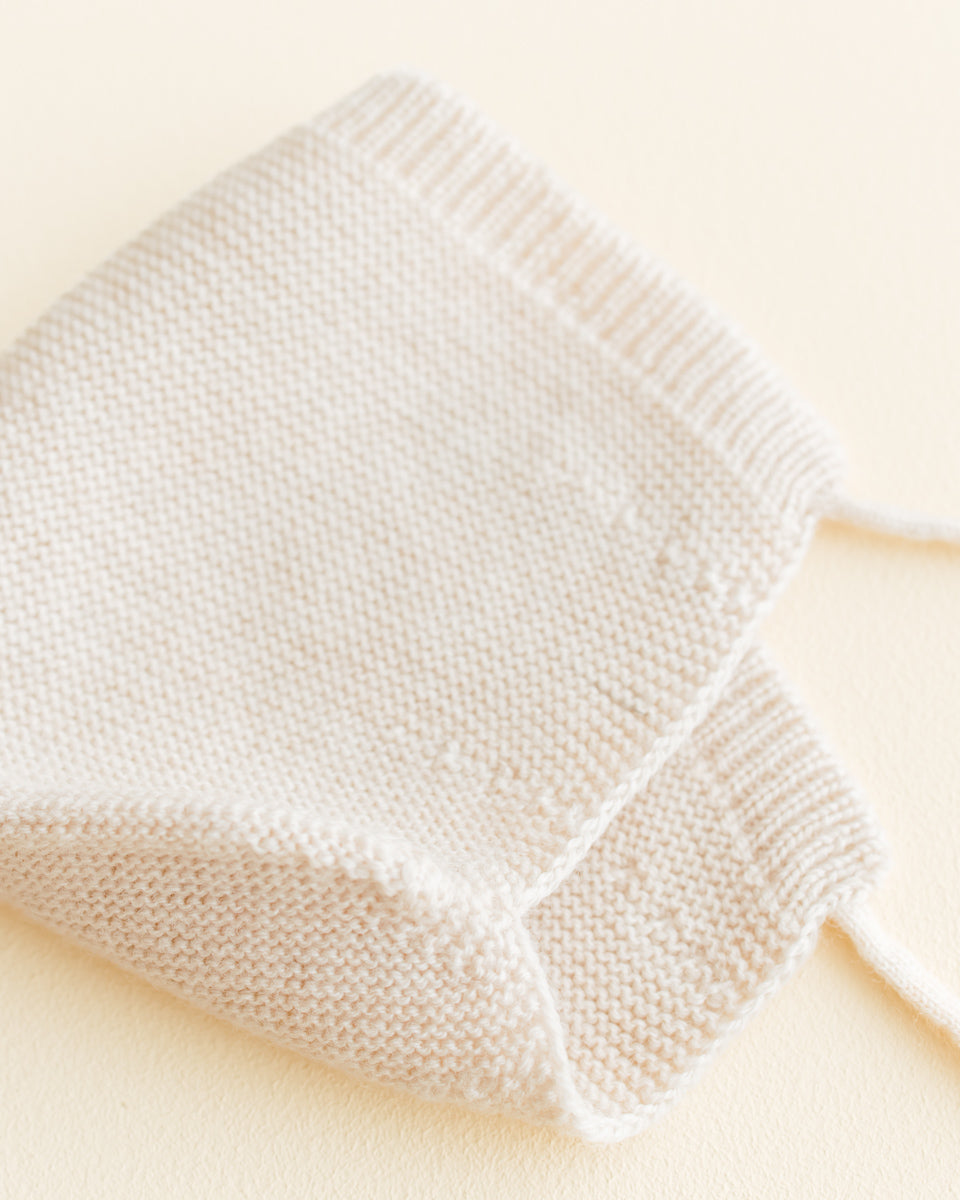 Hvid Hvid - Bonnet Newborn - Cream - Pearls & Swines