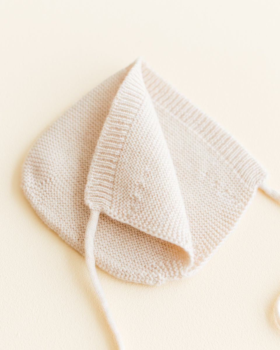Hvid Hvid - Bonnet Newborn - Cream - Pearls & Swines