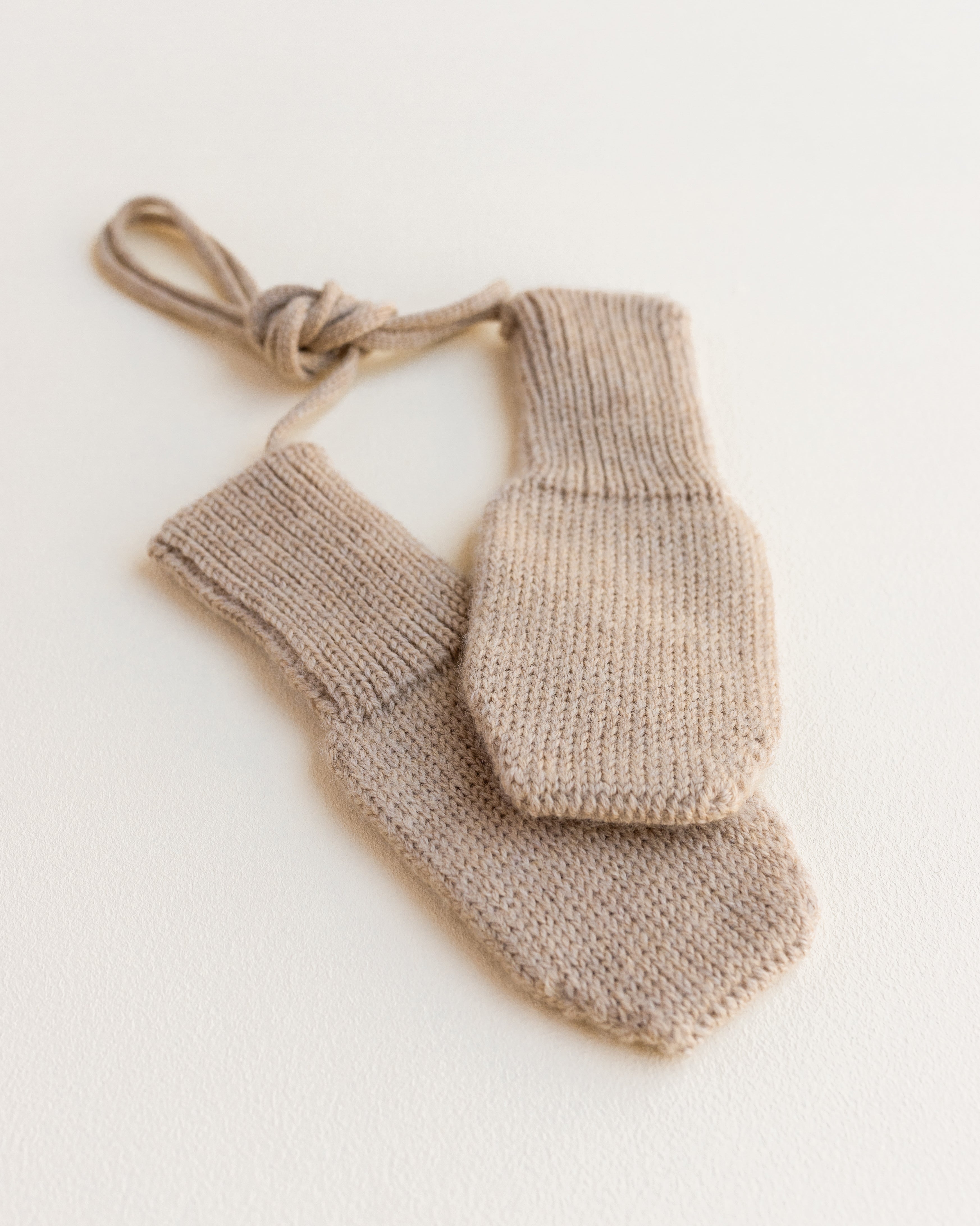 Hvid Hvid - Mittens - Sand - Pearls & Swines