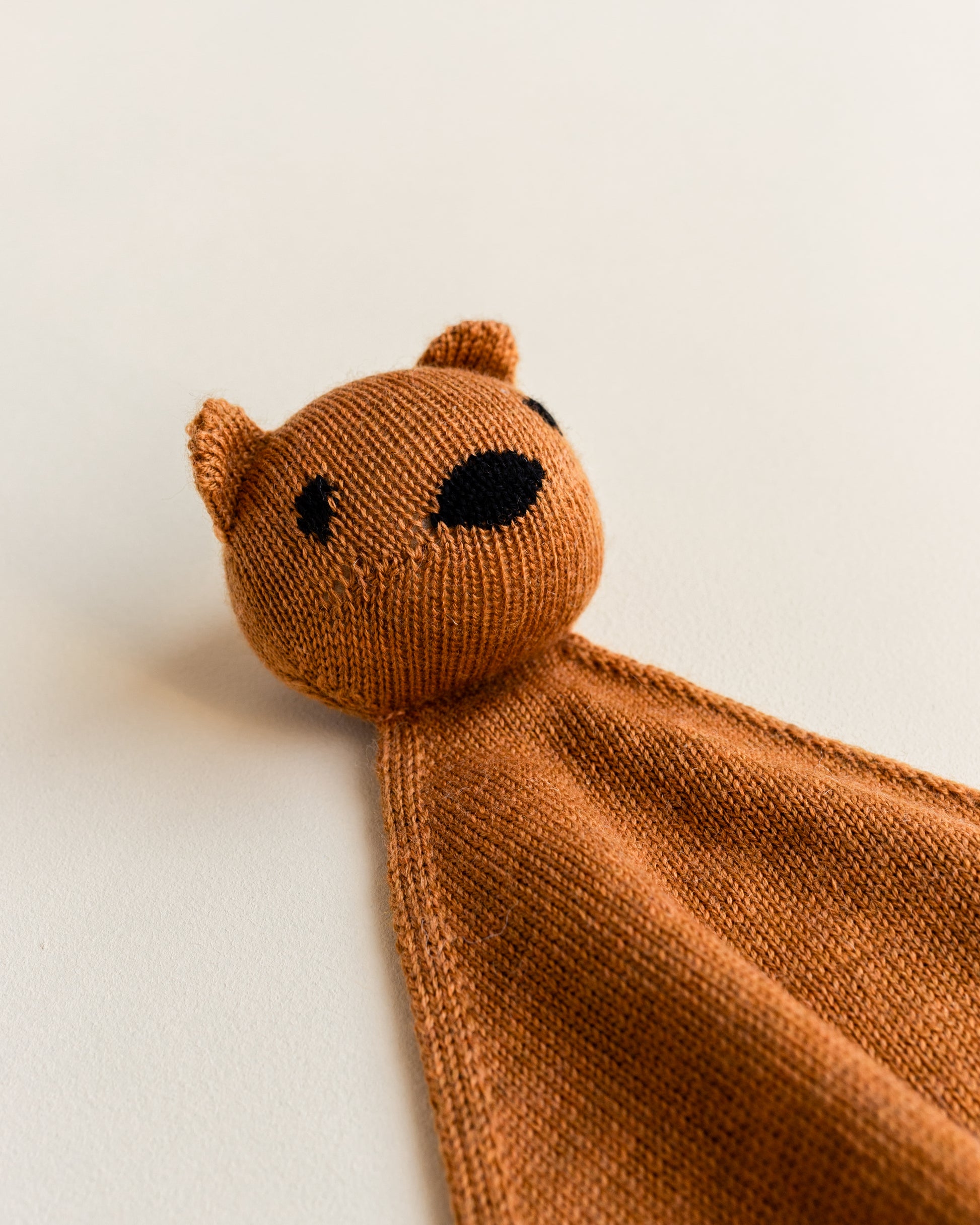 Hvid Hvid - Teddy Tokki - Rust - Pearls & Swines