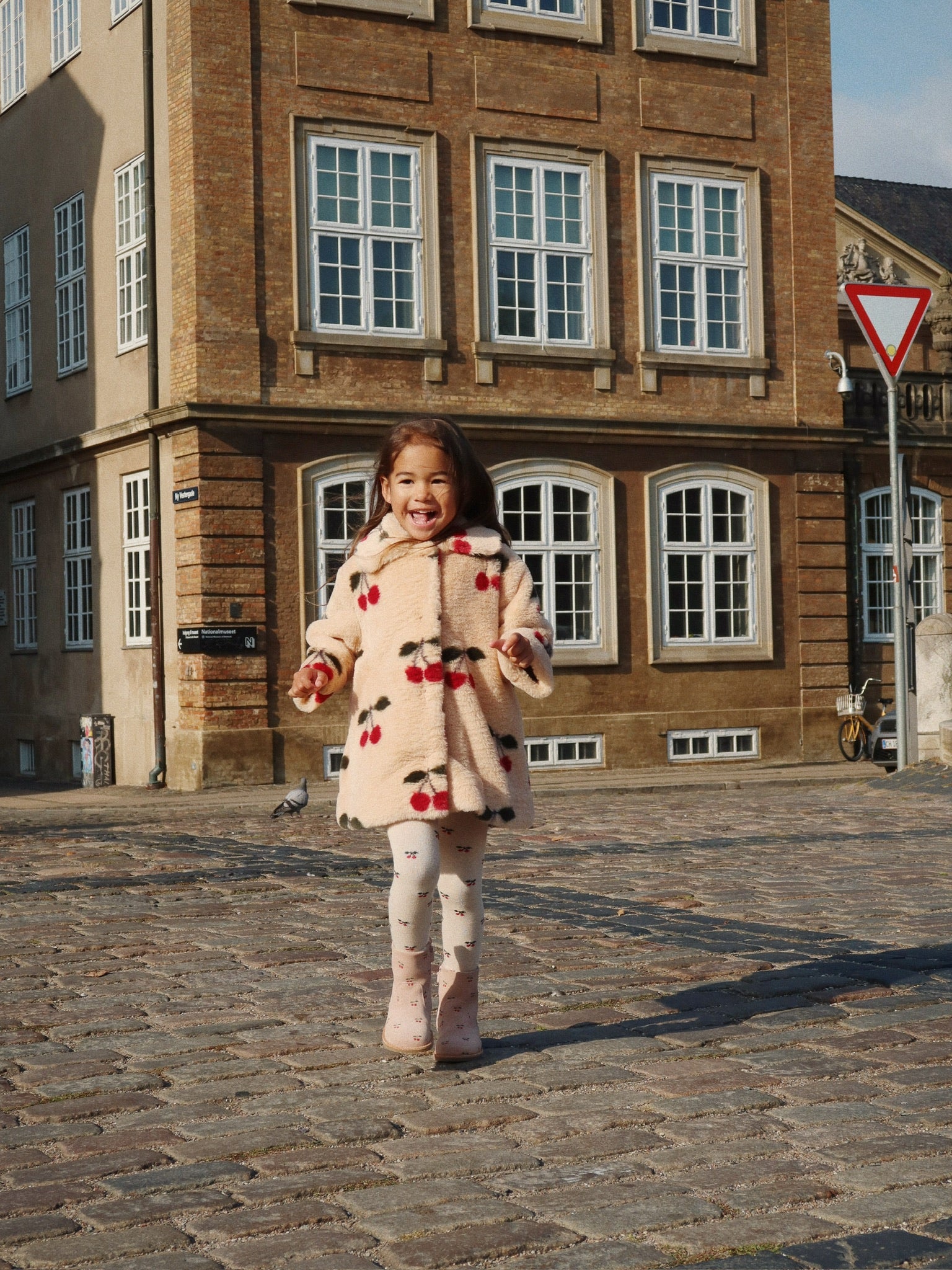 Konges Sløjd Konges Sløjd - Fuzzie Coat GRS - Ma Grande Cerise - Pearls & Swines