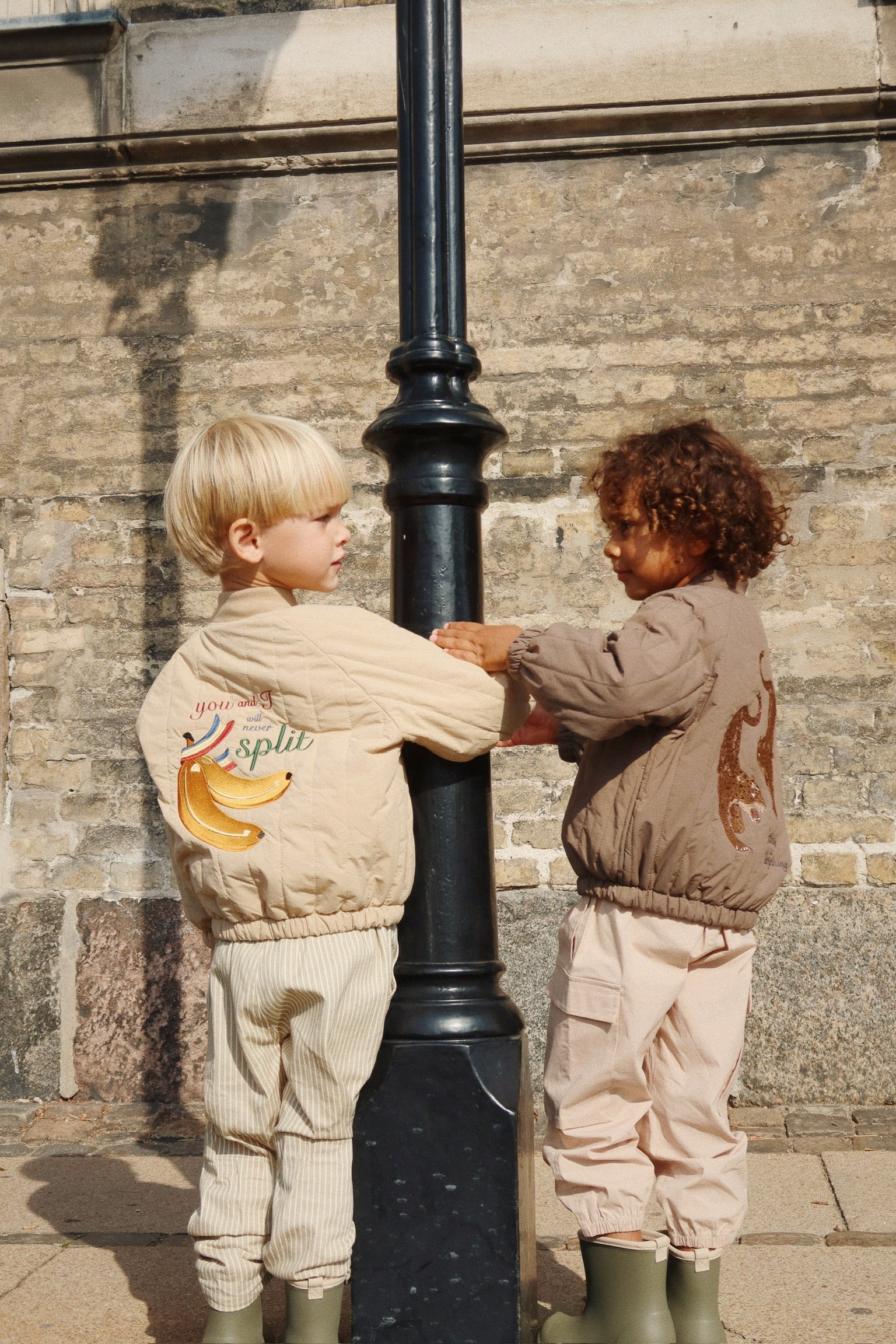 Konges Sløjd Konges Sløjd - Juno Bomber Jacket - Walnut - Pearls & Swines