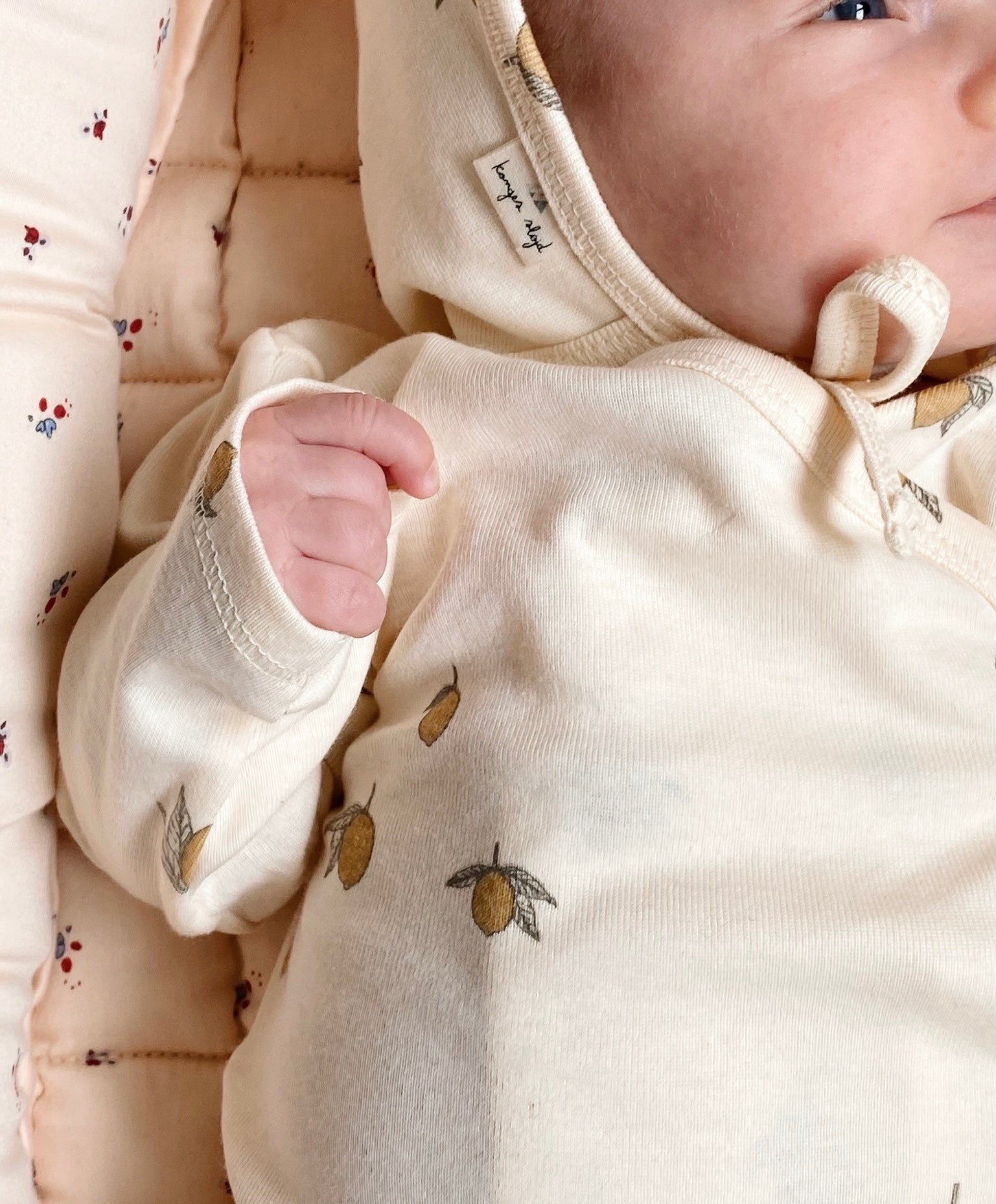 Konges Sløjd Konges Sløjd - Newborn Body - Lemon - Pearls & Swines