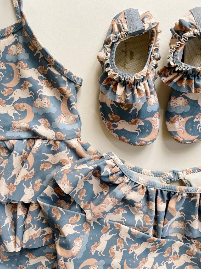 Konges Sløjd Konges Sløjd Manuca Frill Swim Shoes - Unicorn Blue - Pearls & Swines